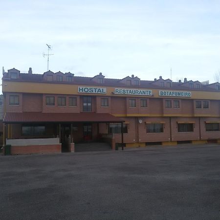 Hostal Botafumeiro Mota del Marqués Zewnętrze zdjęcie