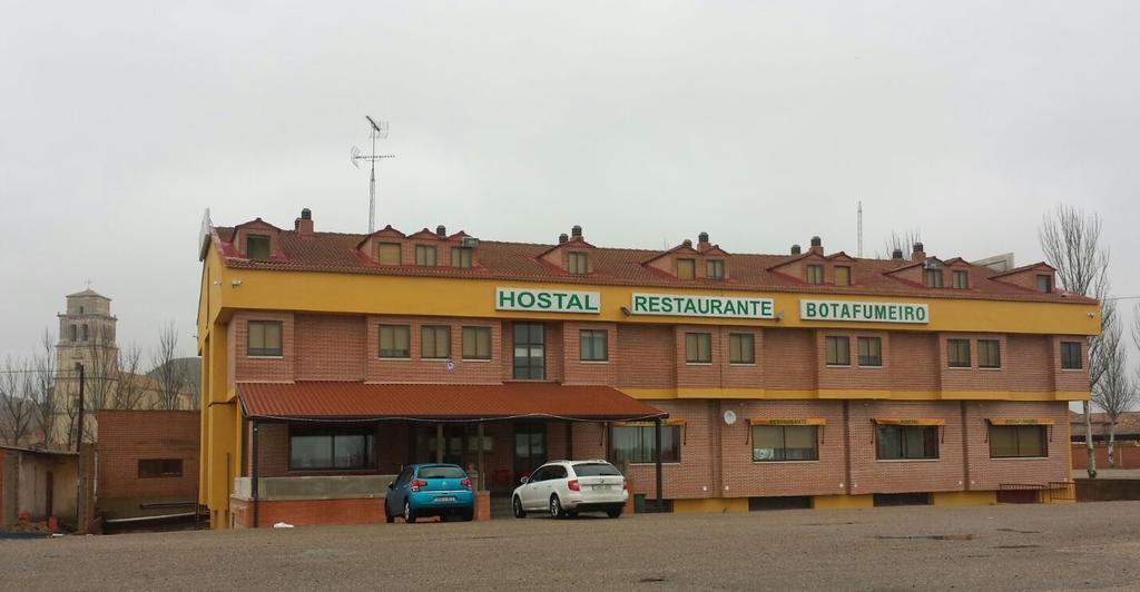 Hostal Botafumeiro Mota del Marqués Zewnętrze zdjęcie